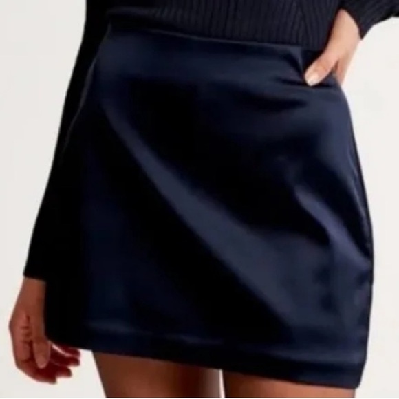 ABERCROMBIE SATIN SCULP MINI SKORT - Picture 1 of 2